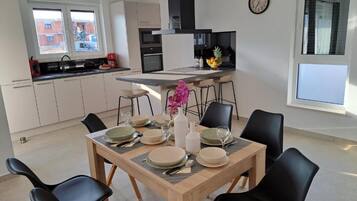 Villa (Villa With Pool) | Dining room