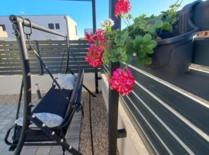 Villa (Villa With Pool) | Balcón