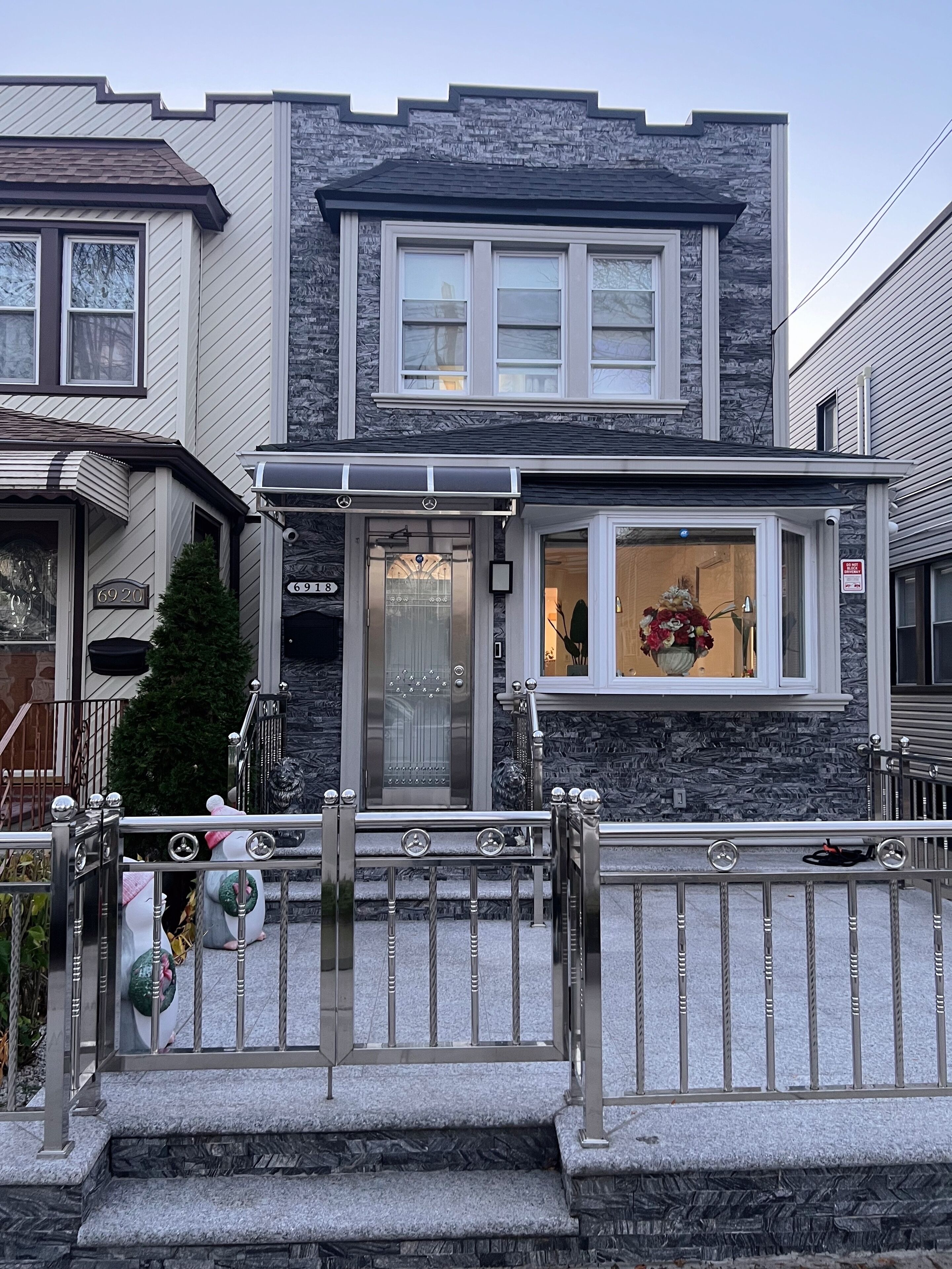 تفاصيل الفندق من الخارج