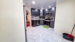 Microondas, horno, parrilla de estufa y lavavajillas 