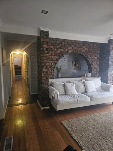 Spacious 4-bedroom house in beautiful Watsonia North with AC