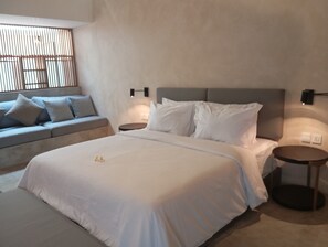 Caja de seguridad en la habitación y escritorio