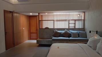 In-room safe, desk, laptop workspace, free WiFi