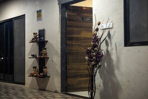 المنشأة من الخارج