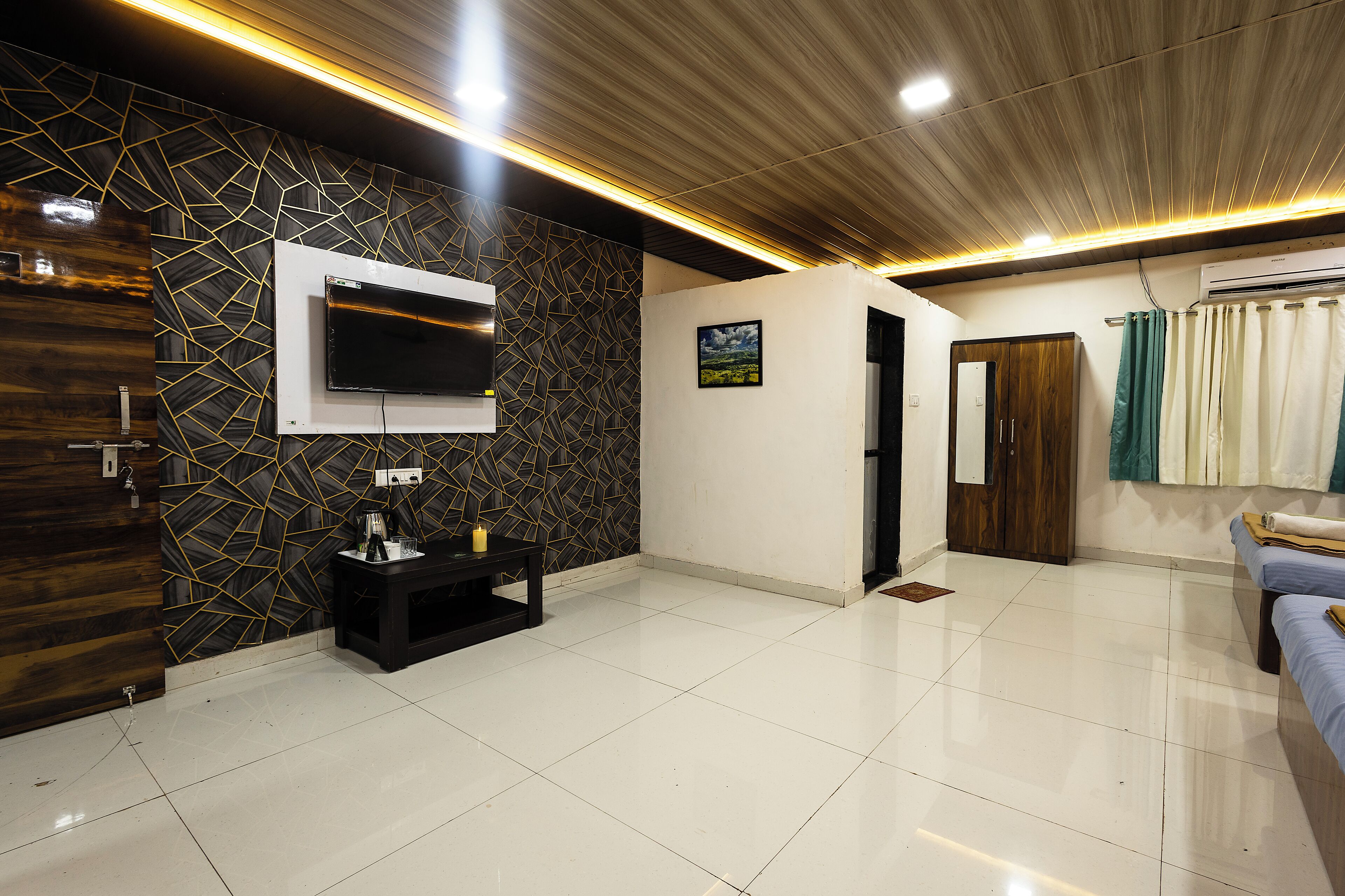 Elite Room, Garden View | Desk, free WiFi