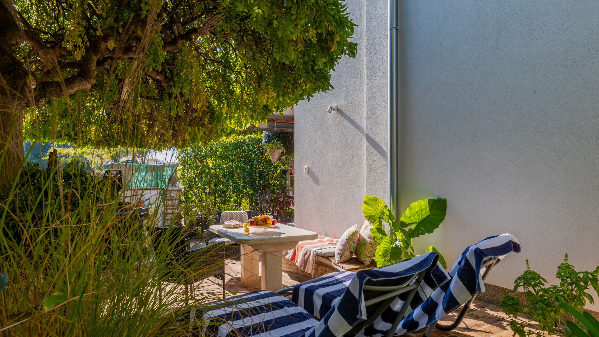 تناول الطعام بالخارج