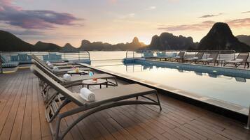 Indoor pool, outdoor pool