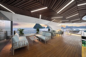 Sisäuima-allas, ulkouima-allas