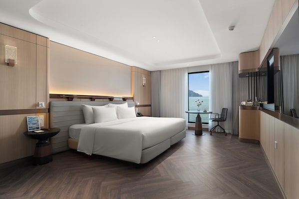 Quarto luxo, vista para o oceano | Cofres nos quartos, escrivaninha, quartos à prova de som