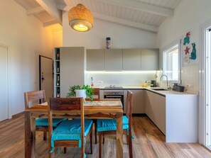 Fridge, dishwasher, cookware/dishes/utensils