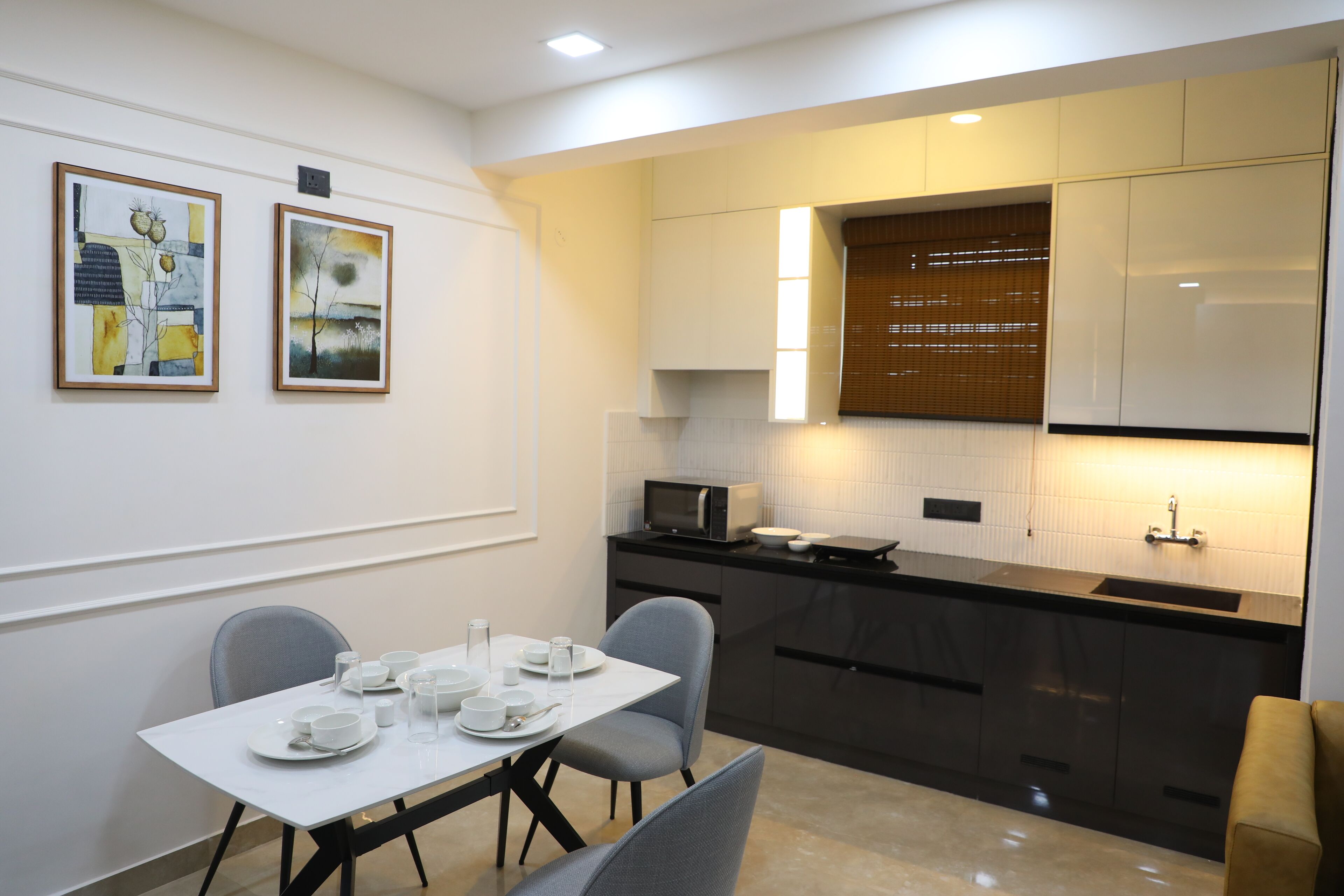 Refrigerador con congelador, microondas y parrilla de estufa 