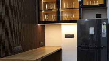 Full-size fridge, microwave, stovetop, cookware/dishes/utensils