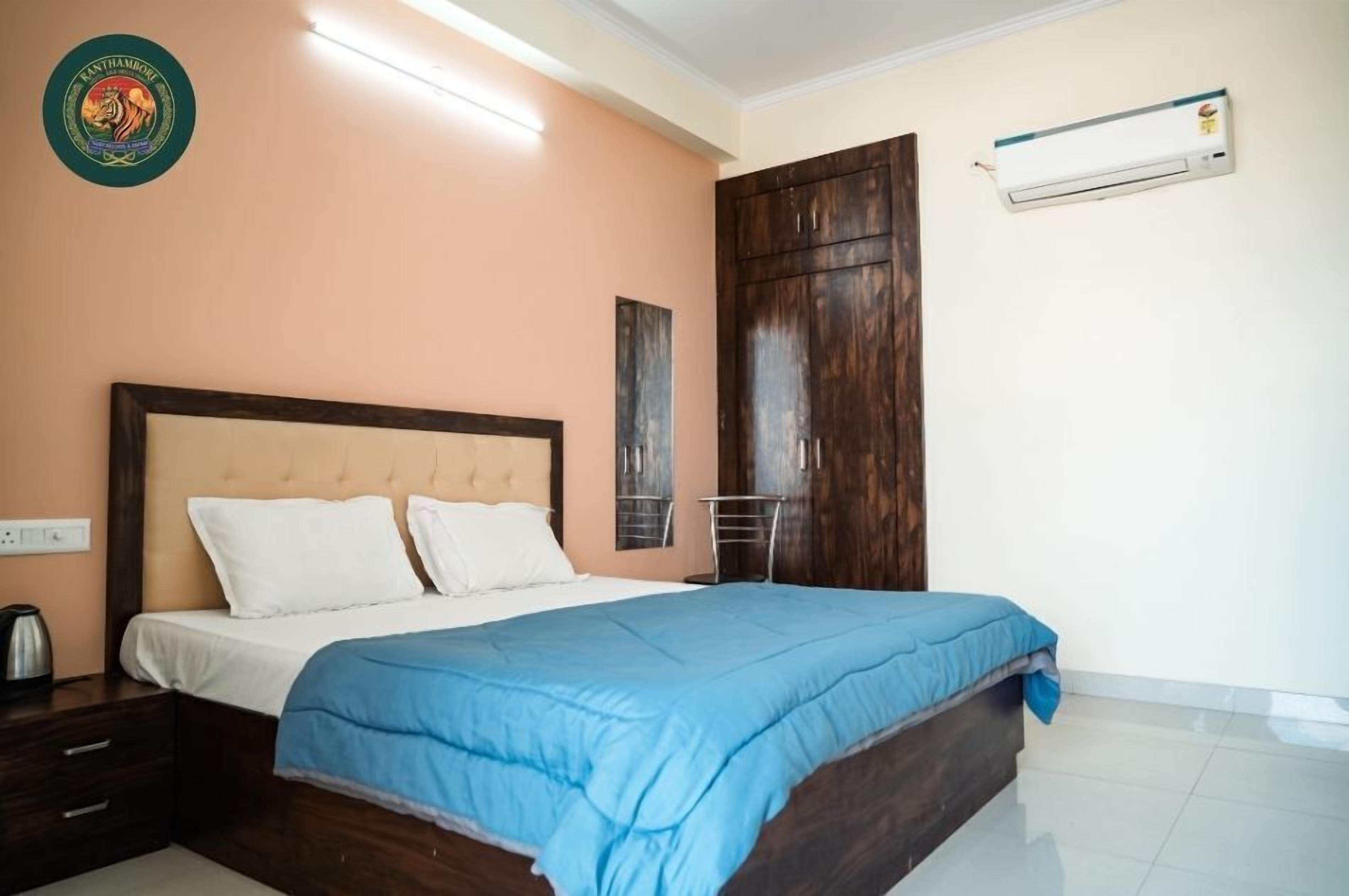 經典雙人房 | 筆電工作空間、免費無線上網、床單