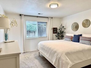 3 bedrooms, iron/ironing board, WiFi, bed sheets