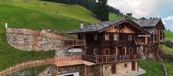 New Opening – Chalet 'Larchrast' with Mountain Views and Private Terrace, a Place of Peace
