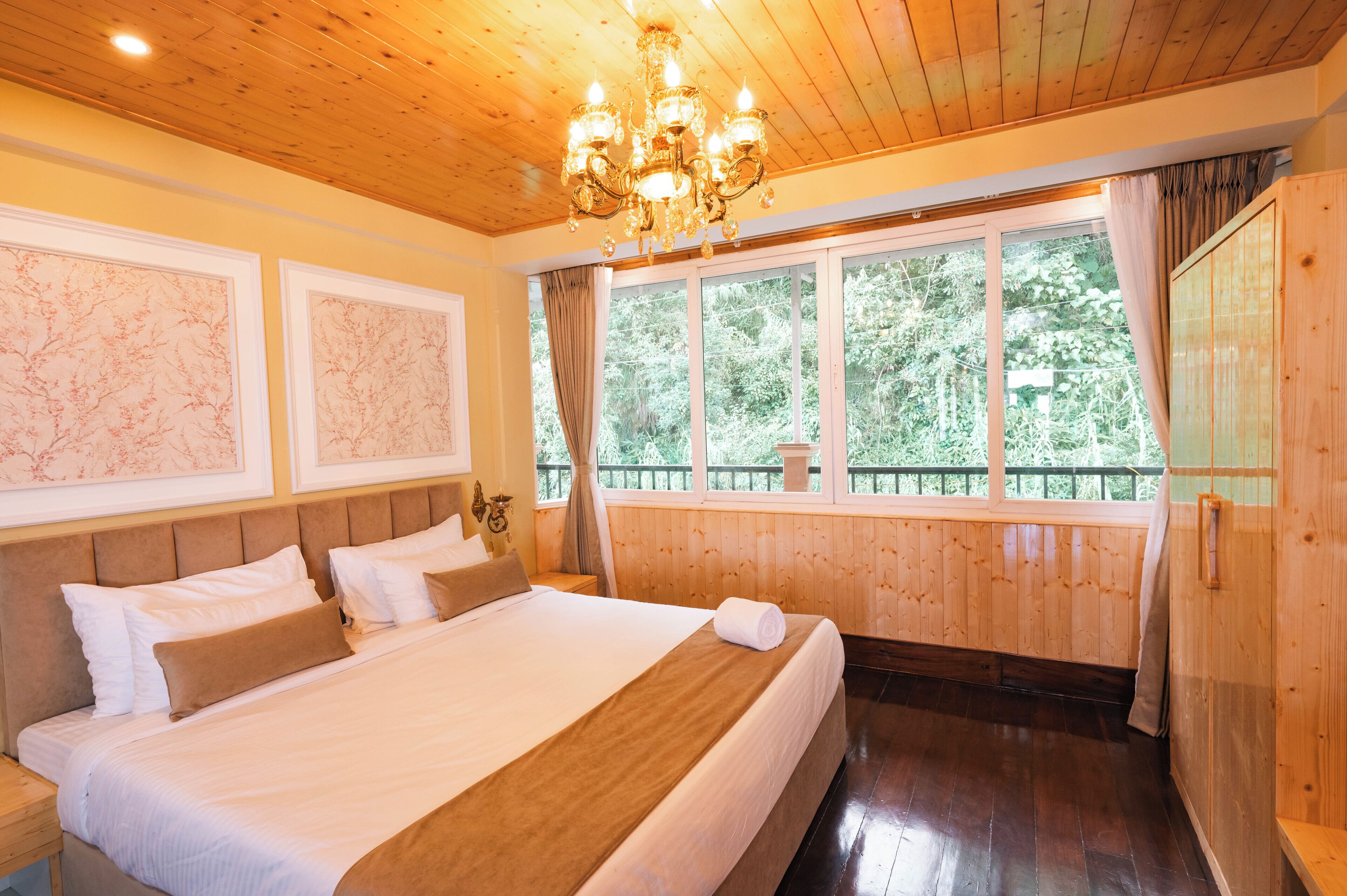 Escritorio, sistema de insonorización y wifi gratis 