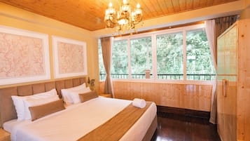 Executive Room, Balcony | Desk, soundproofing, free WiFi