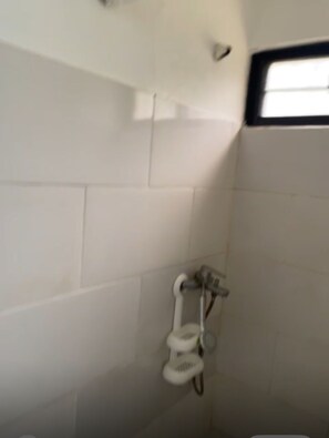 Room, 1 Bedroom, Smoking, Garden View | Bathroom
