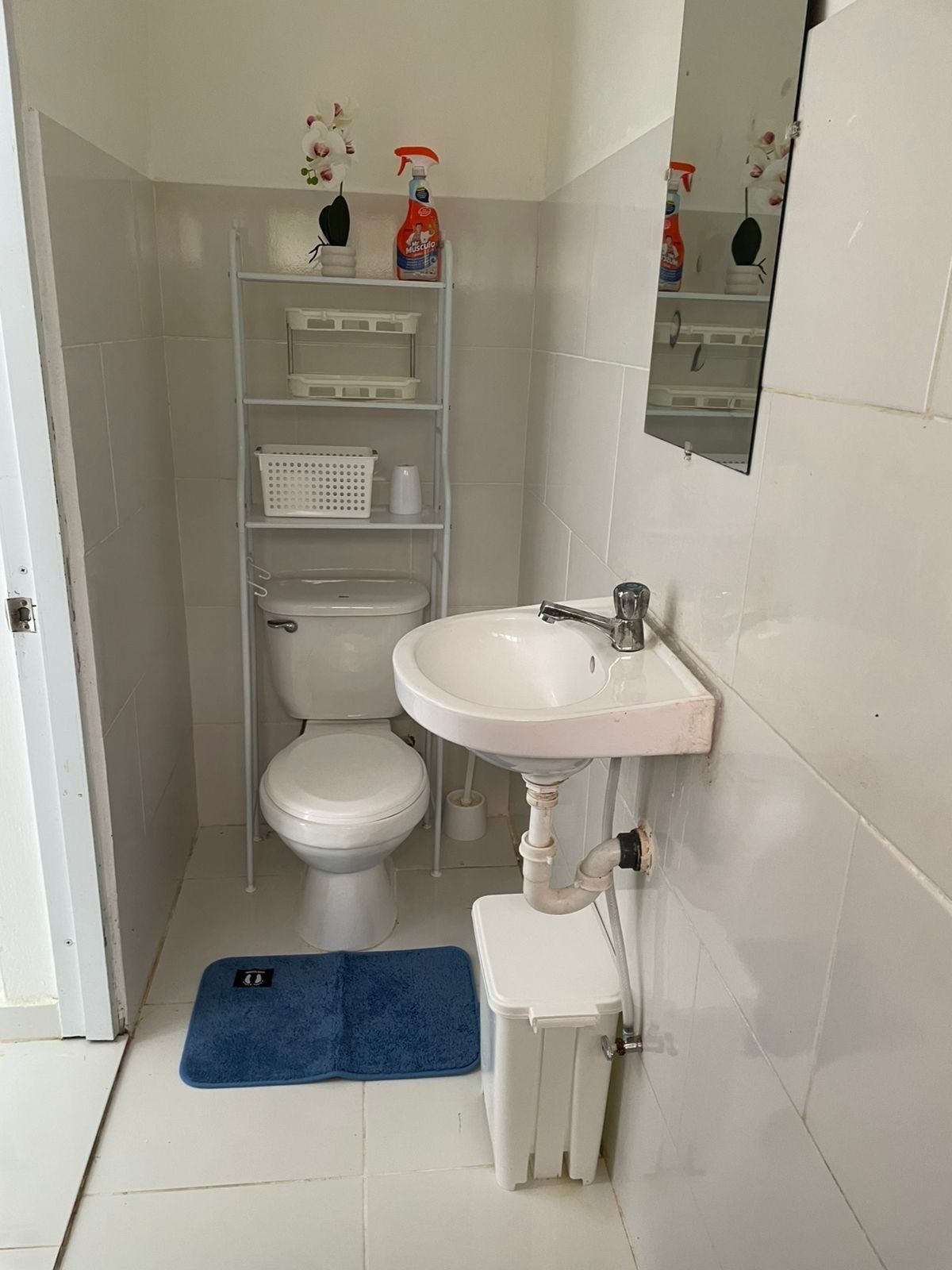 Room, 1 Bedroom, Smoking, Garden View | Bathroom amenities