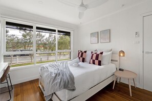 3 bedrooms, WiFi, bed sheets - Relaxed Bayside Stay with Outdoor Space (Mordialloc)