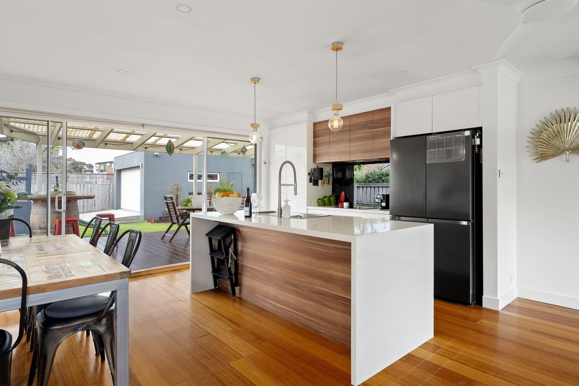 ثلاجة، ميكروويف، فرن، موقد طهي مسطح