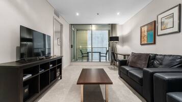 テレビ、書斎 / ワークスペース