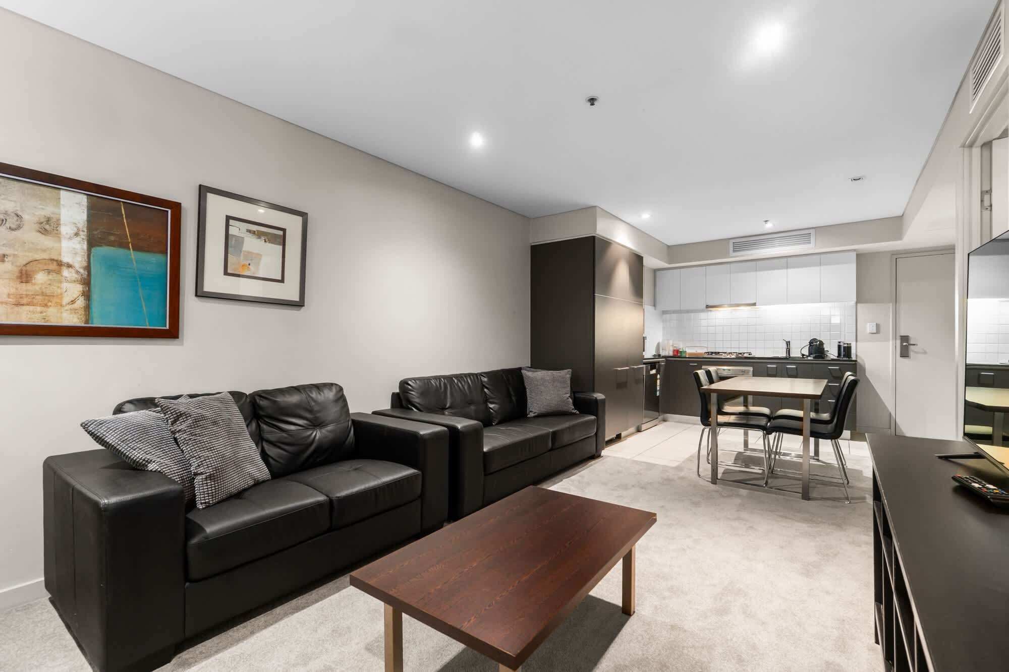 Een televisie en een kantoor