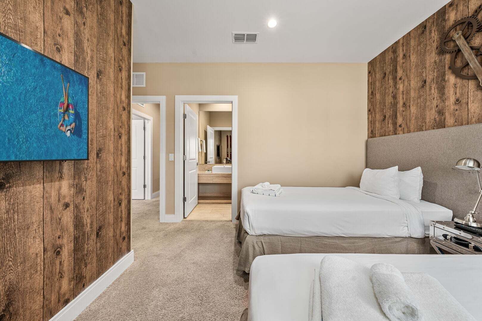 3 bedrooms, desk, iron/ironing board, free WiFi