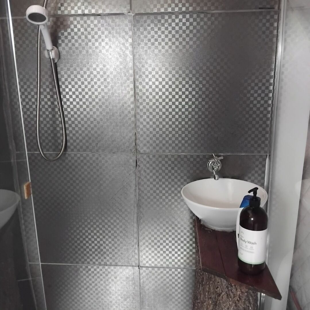 Douche, serviettes fournies