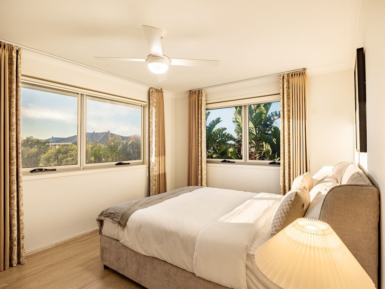 5 bedrooms, desk, iron/ironing board, WiFi