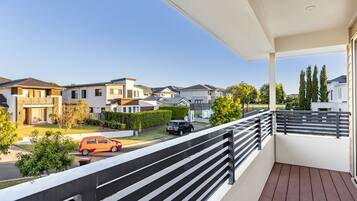 المنطقة المحيطة بالمنشأة