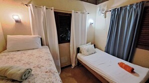 3 bedrooms, iron/ironing board, internet, bed sheets