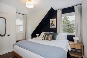 5 Schlafzimmer, Schreibtisch, Bügeleisen/Bügelbrett, kostenloses WLAN