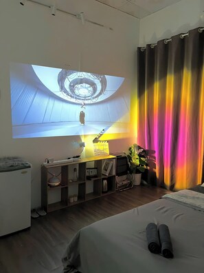 Economy Studio, City View | Desk, free WiFi - H2T Hotel - Center Bui Vien (Ho Chi Minh)