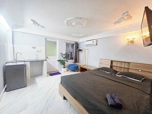 Deluxe stúdió, kilátással a városra | Íróasztal és ingyenes wifi