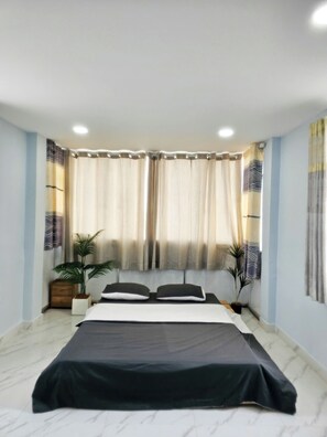 Desk, free WiFi - H2T Hotel - Center Bui Vien (Ho Chi Minh)