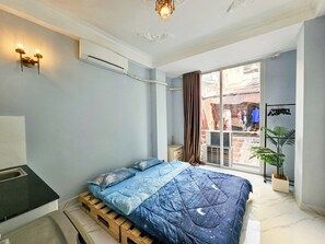 Desk, free WiFi - H2T Hotel - Center Bui Vien (Ho Chi Minh)