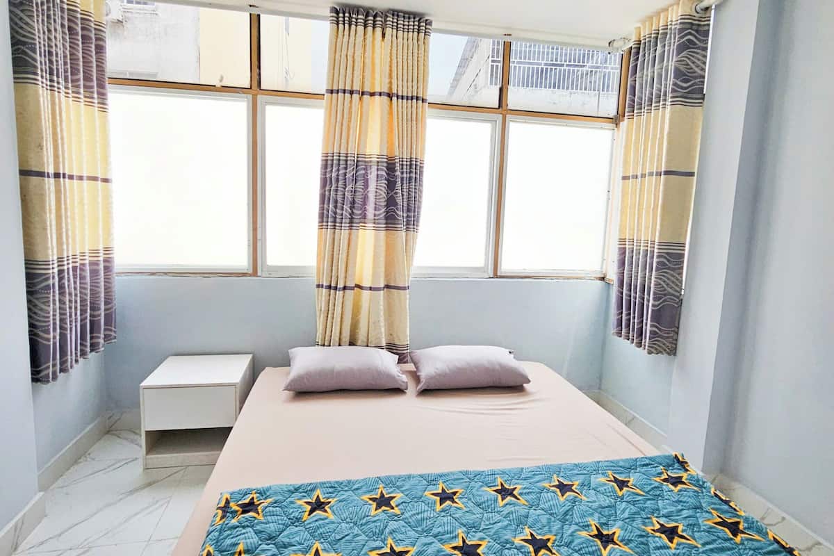 Gazdaságos stúdió, kilátással a városra | Íróasztal és ingyenes wifi