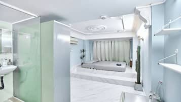Deluxe Studio, City View | Desk, free WiFi