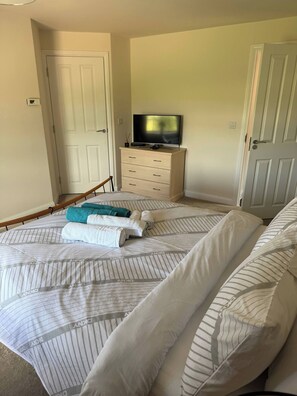 3 室のベッドルーム、アイロン / アイロン台、インターネット、ベッドシーツ