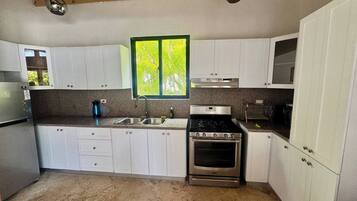 Microwave, oven, stovetop, coffee/tea maker