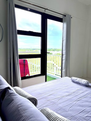 1 slaapkamer, een strijkplank/strijkijzer, internet, beddengoed