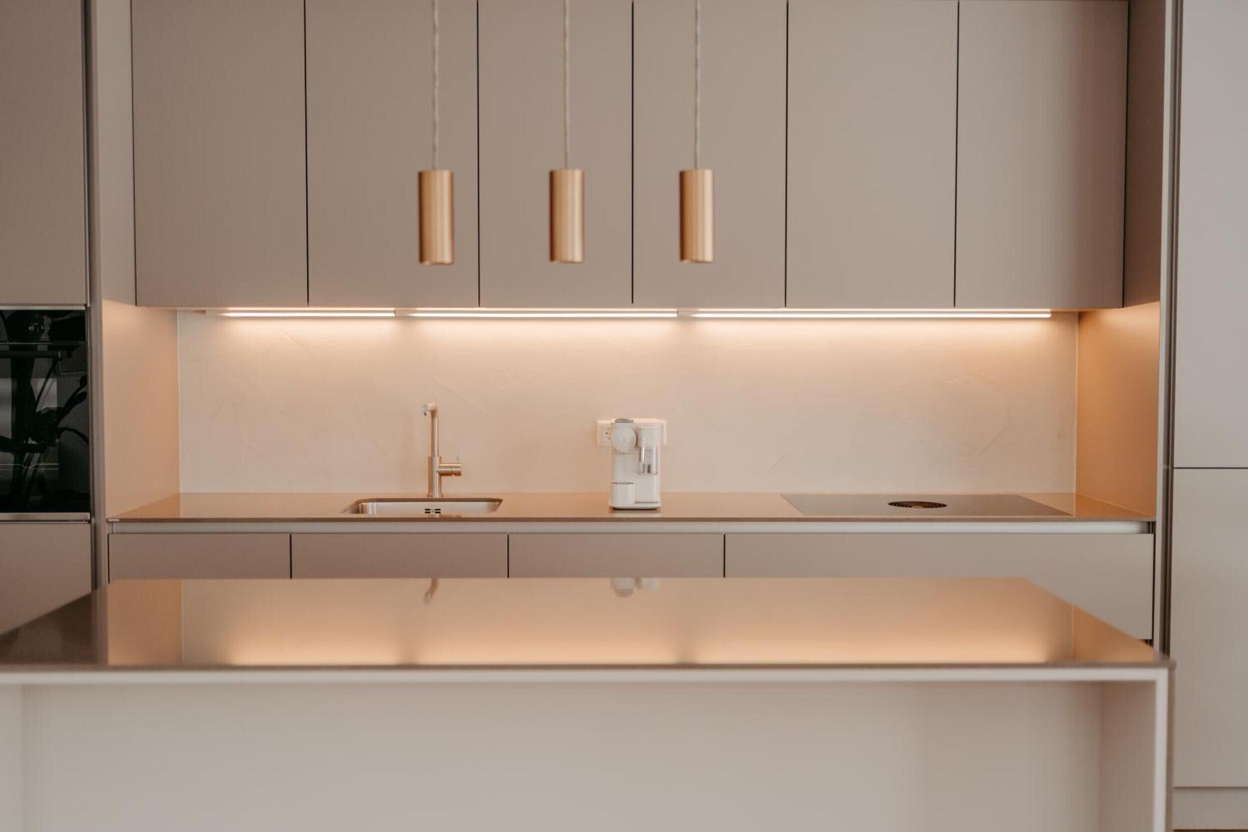 Réfrigérateur, four, plaque de cuisson, lave-vaisselle