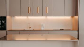 Kühlschrank, Ofen, Herdplatte, Geschirrspüler