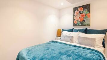 1 bedroom, internet, bed sheets