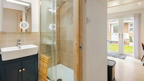 Shower - Skylight Studio near Hospital (King's Lynn)