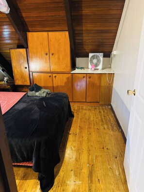 2 多间卧室、熨斗/熨衣板、上网接入、床单