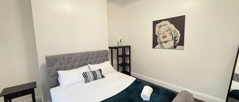 1 bedroom, iron/ironing board, internet, bed sheets