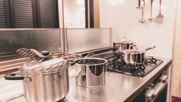 Quarto, para não fumantes (LM-301 Dreamy Taisho Roman Nostalgia) | Cozinha privada | Geladeira grande, micro-ondas, fogão, cooktop