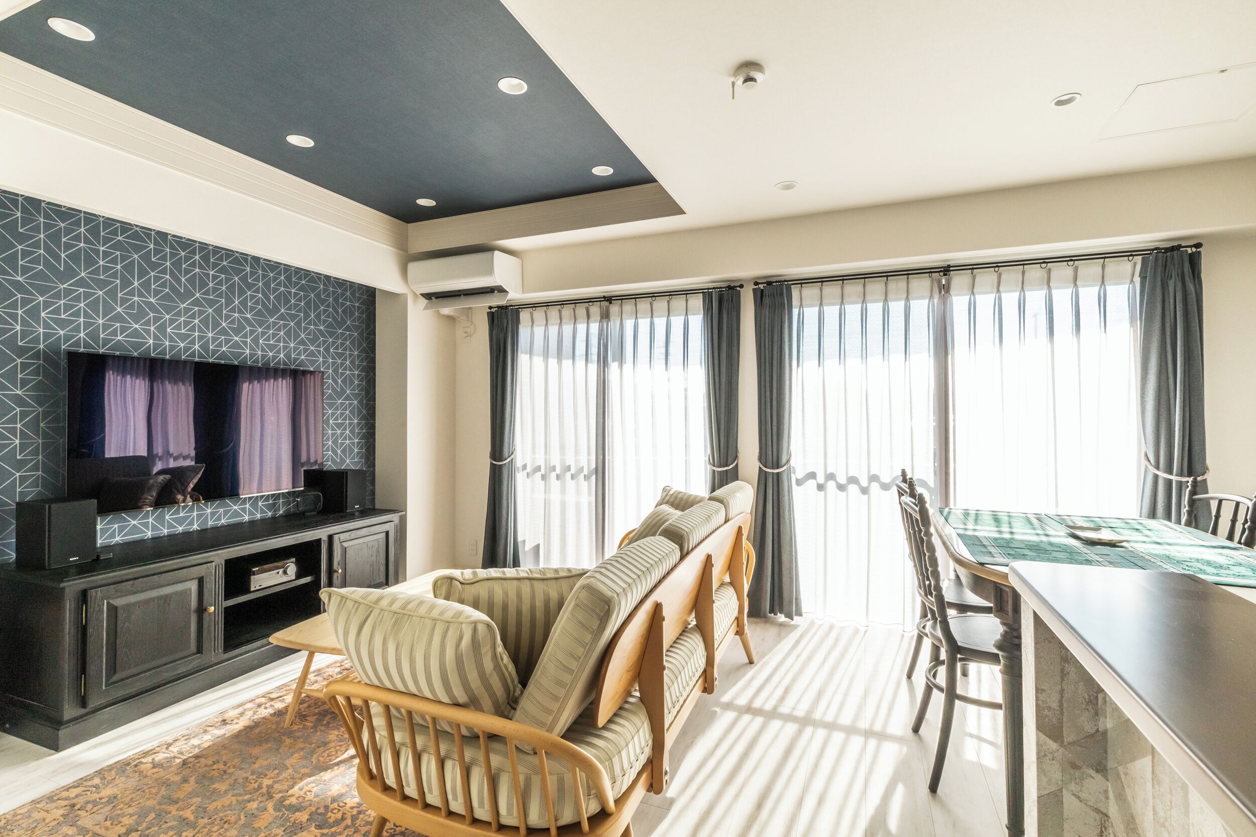 LM-101 Serene monotone modern space, Non Smoking | In-room dining